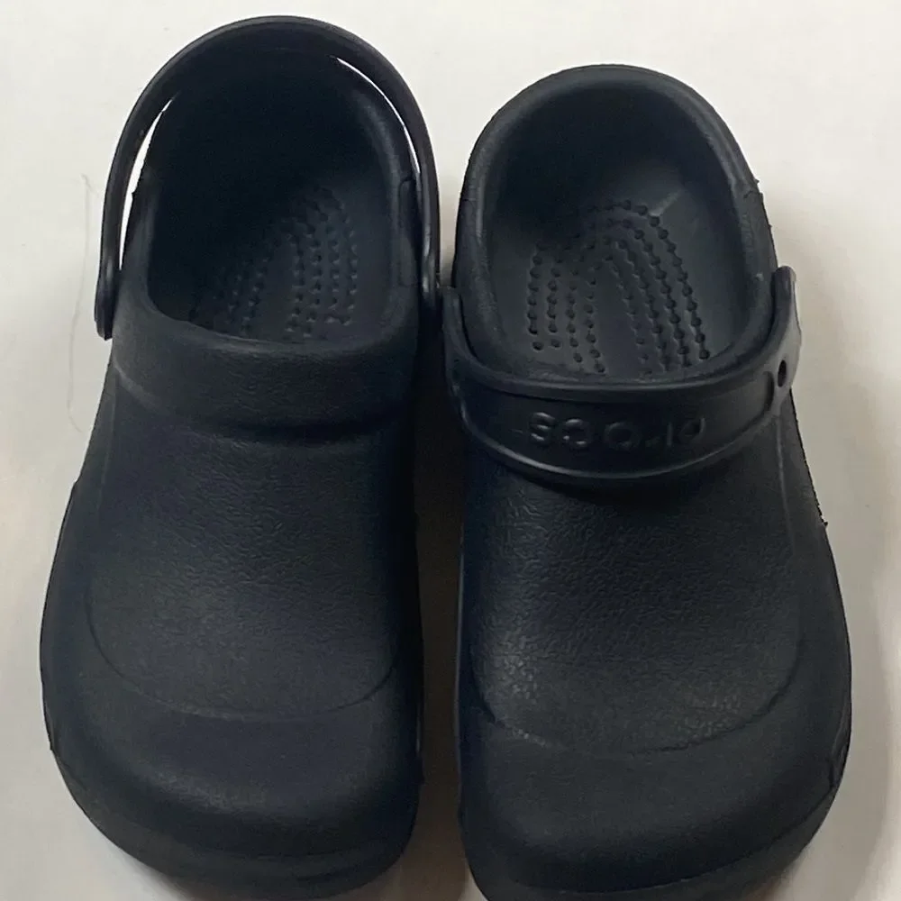 Crocs Women Unixes Size 10 Mens Size 8. shoes